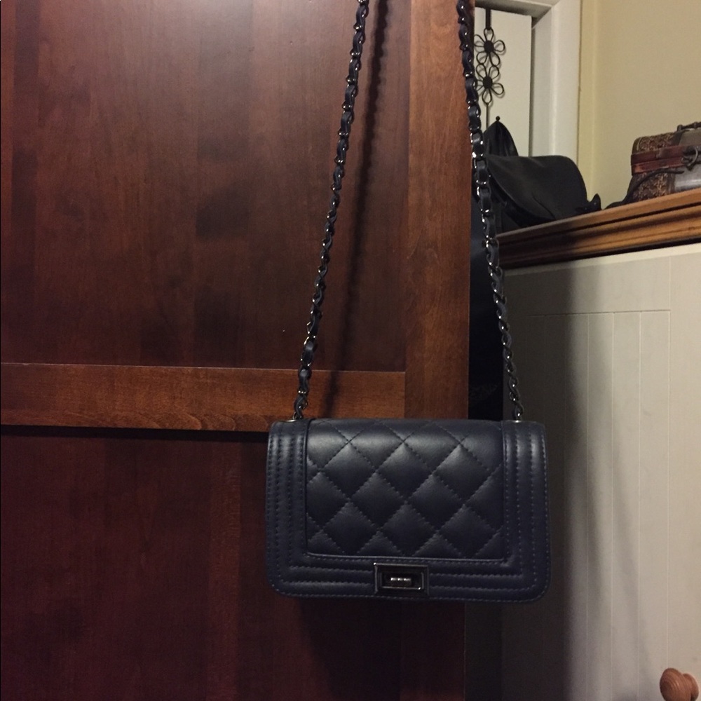 Crossbody handbag